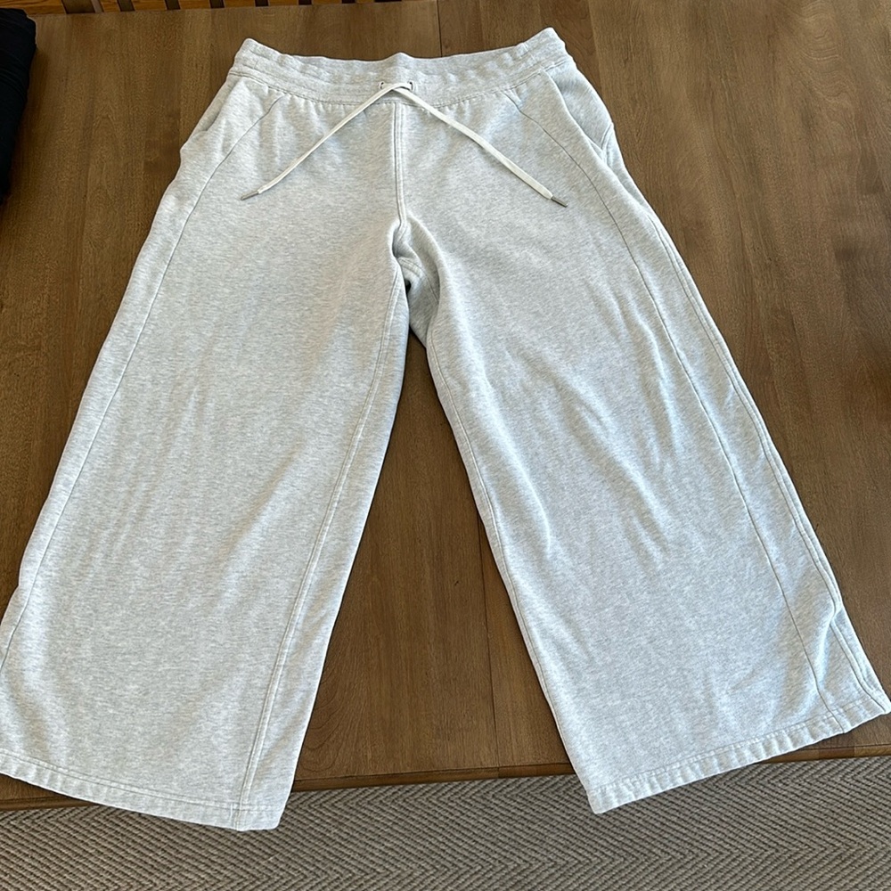 Lululemon Scuba Mid-Rise Wide-Leg Sweatpants